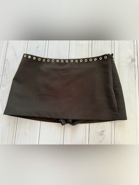 Edikted black Jaxie grommet tailored mini skort. Size small.